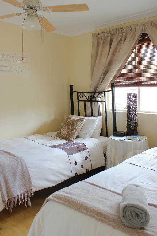 Smithland Guest Apartments Cape Town Беллвілл Екстер'єр фото