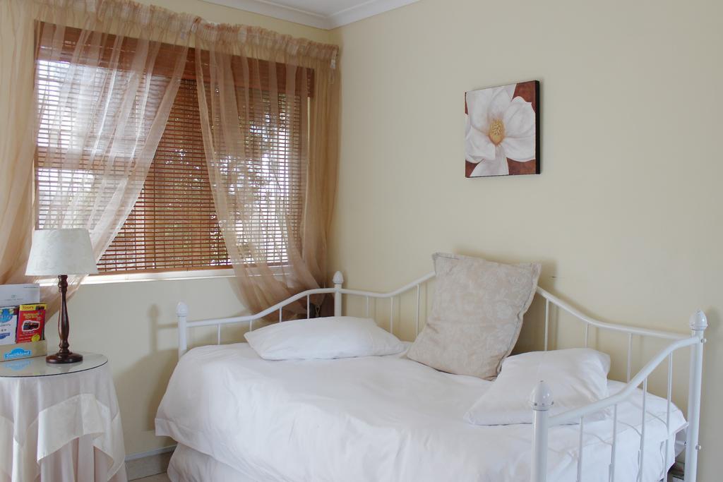 Smithland Guest Apartments Cape Town Беллвілл Екстер'єр фото
