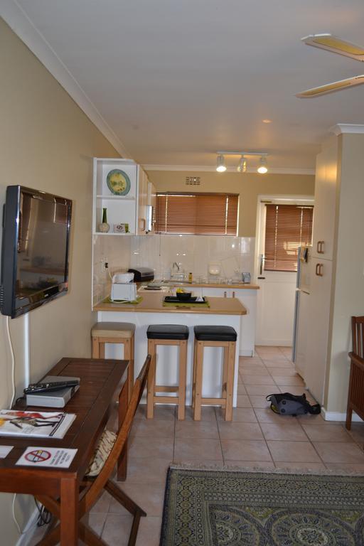 Smithland Guest Apartments Cape Town Беллвілл Екстер'єр фото