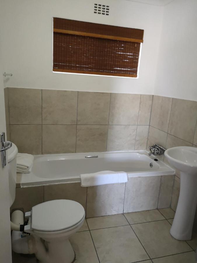 Smithland Guest Apartments Cape Town Беллвілл Екстер'єр фото